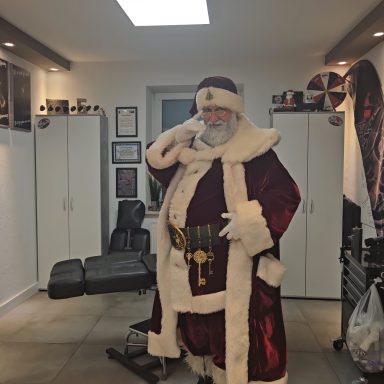 zweites Geschneidertes Gewand